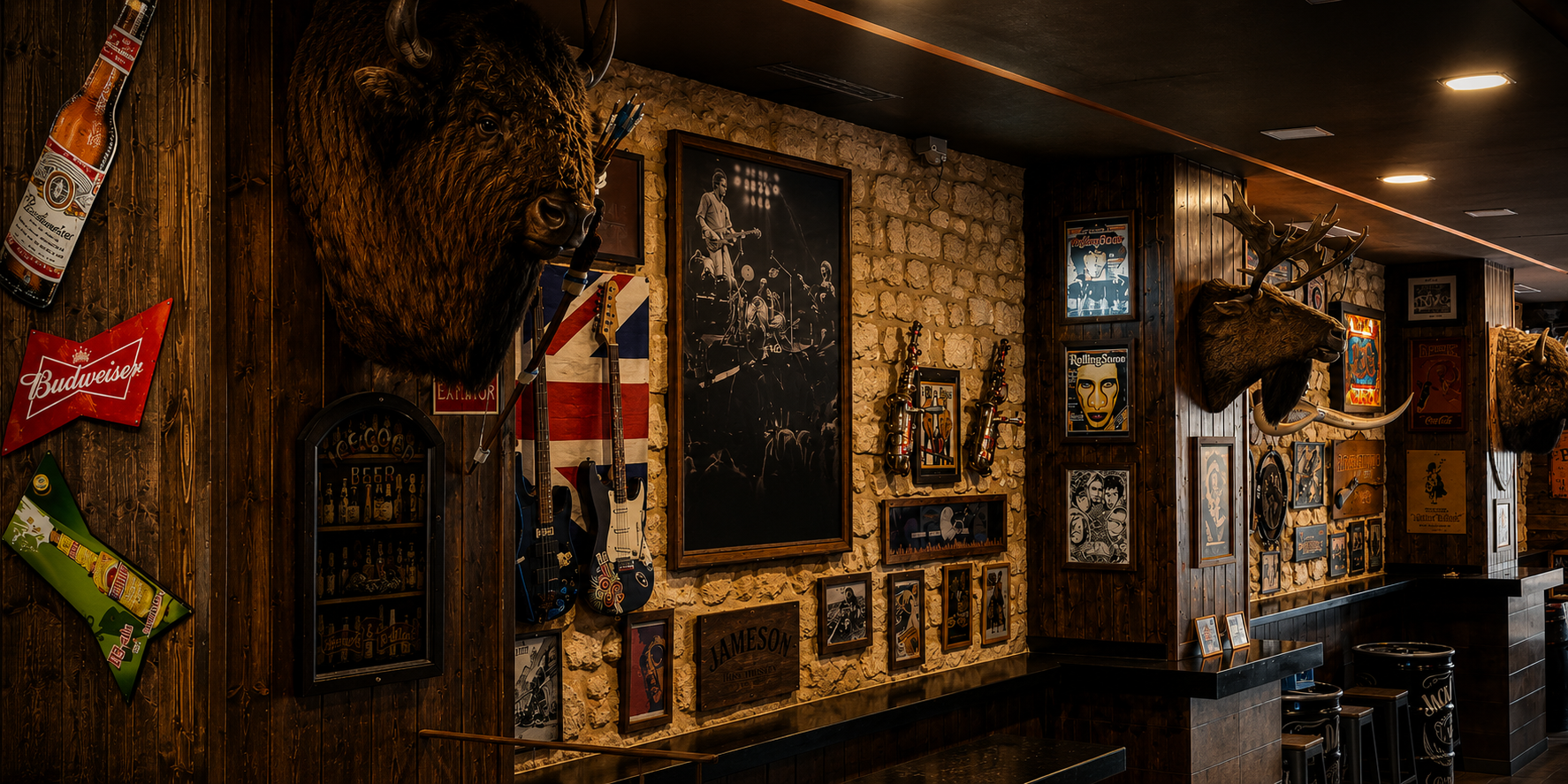 Interior del rock bar Yellow Rock: madera, ladrillo, guitarras y luz cálida